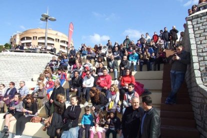 Tres mil bocadillos de sobrasada vegetal, vino y cerveza se repartieron entre los asistentes