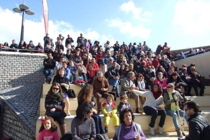 Tres mil bocadillos de sobrasada vegetal, vino y cerveza se repartieron entre los asistentes