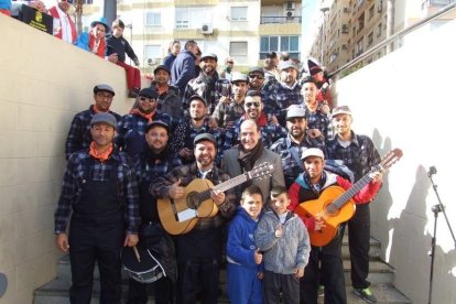 Tres mil bocadillos de sobrasada vegetal, vino y cerveza se repartieron entre los asistentes