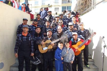 Tres mil bocadillos de sobrasada vegetal, vino y cerveza se repartieron entre los asistentes