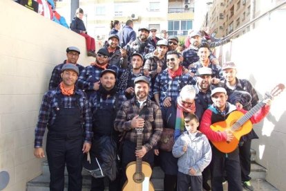 Tres mil bocadillos de sobrasada vegetal, vino y cerveza se repartieron entre los asistentes