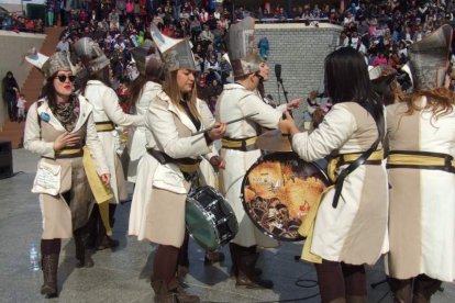 Tres mil bocadillos de sobrasada vegetal, vino y cerveza se repartieron entre los asistentes
