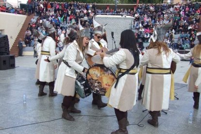 Tres mil bocadillos de sobrasada vegetal, vino y cerveza se repartieron entre los asistentes