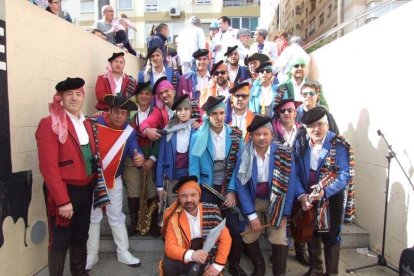 Tres mil bocadillos de sobrasada vegetal, vino y cerveza se repartieron entre los asistentes