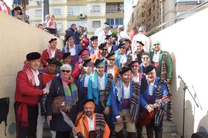 Tres mil bocadillos de sobrasada vegetal, vino y cerveza se repartieron entre los asistentes