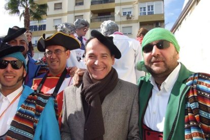 Tres mil bocadillos de sobrasada vegetal, vino y cerveza se repartieron entre los asistentes