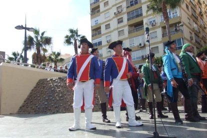 Tres mil bocadillos de sobrasada vegetal, vino y cerveza se repartieron entre los asistentes