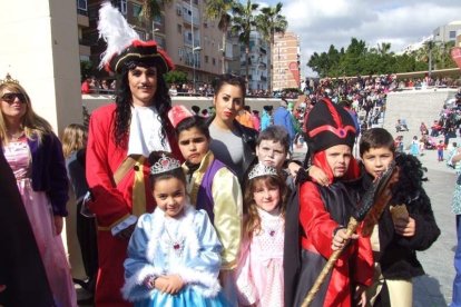 Tres mil bocadillos de sobrasada vegetal, vino y cerveza se repartieron entre los asistentes