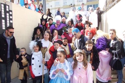 Tres mil bocadillos de sobrasada vegetal, vino y cerveza se repartieron entre los asistentes