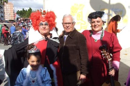 Tres mil bocadillos de sobrasada vegetal, vino y cerveza se repartieron entre los asistentes