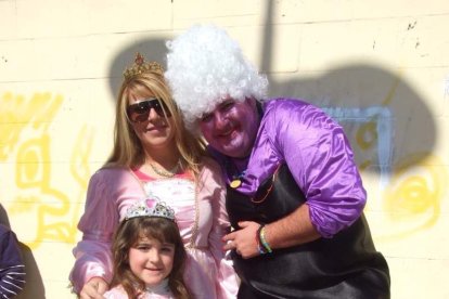 Tres mil bocadillos de sobrasada vegetal, vino y cerveza se repartieron entre los asistentes