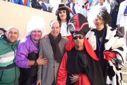 Tres mil bocadillos de sobrasada vegetal, vino y cerveza se repartieron entre los asistentes