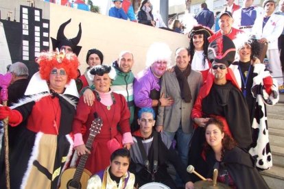 Tres mil bocadillos de sobrasada vegetal, vino y cerveza se repartieron entre los asistentes