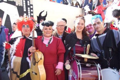 Tres mil bocadillos de sobrasada vegetal, vino y cerveza se repartieron entre los asistentes
