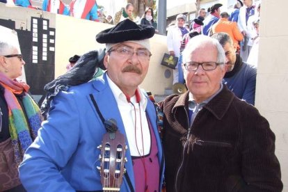 Tres mil bocadillos de sobrasada vegetal, vino y cerveza se repartieron entre los asistentes