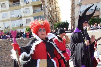 Tres mil bocadillos de sobrasada vegetal, vino y cerveza se repartieron entre los asistentes