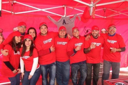 Tres mil bocadillos de sobrasada vegetal, vino y cerveza se repartieron entre los asistentes