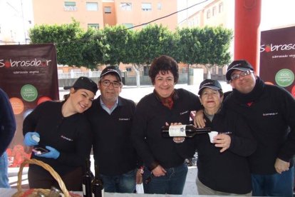 Tres mil bocadillos de sobrasada vegetal, vino y cerveza se repartieron entre los asistentes