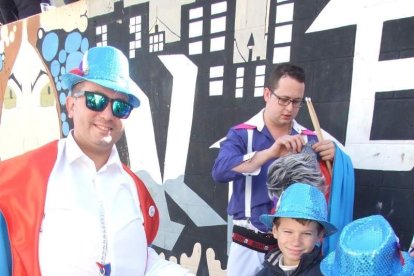 Tres mil bocadillos de sobrasada vegetal, vino y cerveza se repartieron entre los asistentes