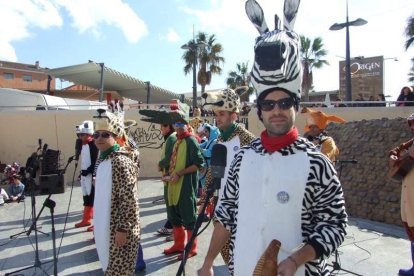 Tres mil bocadillos de sobrasada vegetal, vino y cerveza se repartieron entre los asistentes