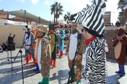 Tres mil bocadillos de sobrasada vegetal, vino y cerveza se repartieron entre los asistentes