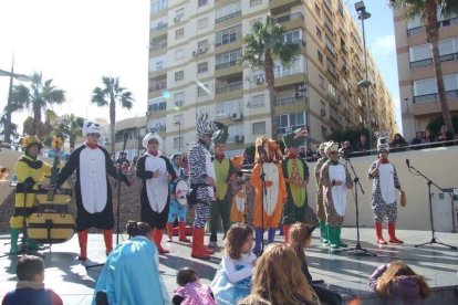 Tres mil bocadillos de sobrasada vegetal, vino y cerveza se repartieron entre los asistentes
