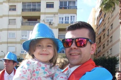 Tres mil bocadillos de sobrasada vegetal, vino y cerveza se repartieron entre los asistentes