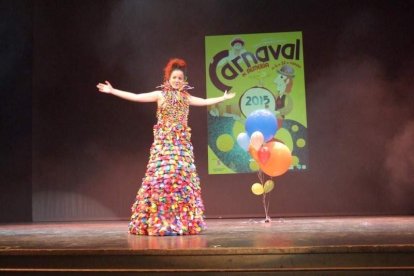 Tres mil bocadillos de sobrasada vegetal, vino y cerveza se repartieron entre los asistentes