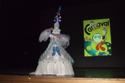 Tres mil bocadillos de sobrasada vegetal, vino y cerveza se repartieron entre los asistentes