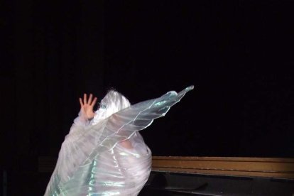 Tres mil bocadillos de sobrasada vegetal, vino y cerveza se repartieron entre los asistentes