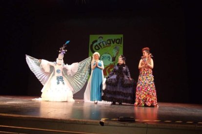 Tres mil bocadillos de sobrasada vegetal, vino y cerveza se repartieron entre los asistentes