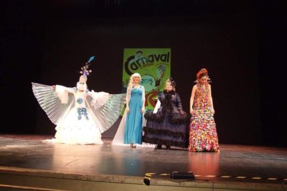 Tres mil bocadillos de sobrasada vegetal, vino y cerveza se repartieron entre los asistentes