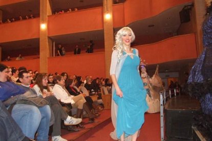 Tres mil bocadillos de sobrasada vegetal, vino y cerveza se repartieron entre los asistentes