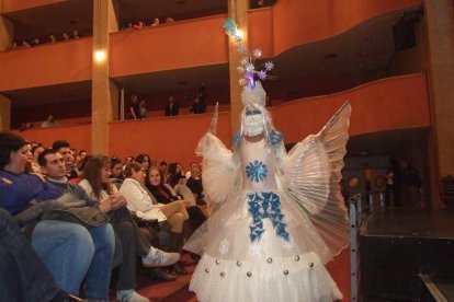 Tres mil bocadillos de sobrasada vegetal, vino y cerveza se repartieron entre los asistentes