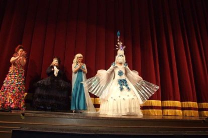 Tres mil bocadillos de sobrasada vegetal, vino y cerveza se repartieron entre los asistentes