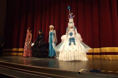 Tres mil bocadillos de sobrasada vegetal, vino y cerveza se repartieron entre los asistentes