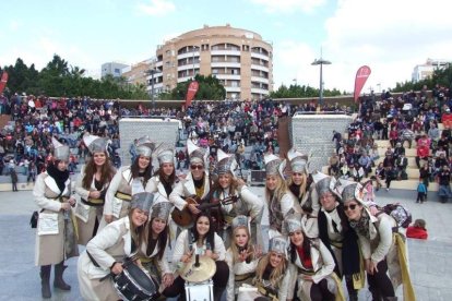 Tres mil bocadillos de sobrasada vegetal, vino y cerveza se repartieron entre los asistentes