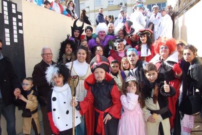 Tres mil bocadillos de sobrasada vegetal, vino y cerveza se repartieron entre los asistentes