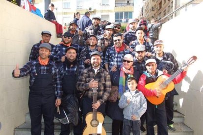 Tres mil bocadillos de sobrasada vegetal, vino y cerveza se repartieron entre los asistentes