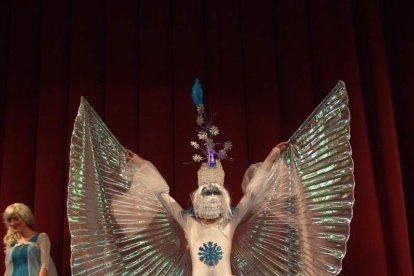 Tres mil bocadillos de sobrasada vegetal, vino y cerveza se repartieron entre los asistentes