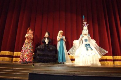 Tres mil bocadillos de sobrasada vegetal, vino y cerveza se repartieron entre los asistentes