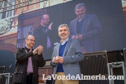 La Plaza Vieja ha vivido una gran jornada con música, juegos infantiles, degustaciones, muestra de tomates y venta con fines solidarios Fot