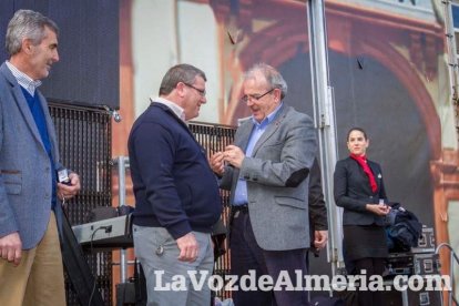 La Plaza Vieja ha vivido una gran jornada con música, juegos infantiles, degustaciones, muestra de tomates y venta con fines solidarios Fot