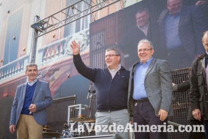 La Plaza Vieja ha vivido una gran jornada con música, juegos infantiles, degustaciones, muestra de tomates y venta con fines solidarios Fot