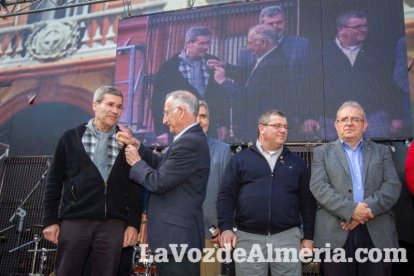 La Plaza Vieja ha vivido una gran jornada con música, juegos infantiles, degustaciones, muestra de tomates y venta con fines solidarios Fot
