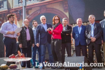 La Plaza Vieja ha vivido una gran jornada con música, juegos infantiles, degustaciones, muestra de tomates y venta con fines solidarios Fot