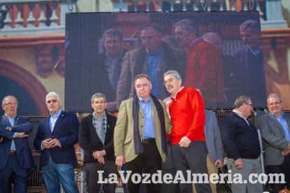La Plaza Vieja ha vivido una gran jornada con música, juegos infantiles, degustaciones, muestra de tomates y venta con fines solidarios Fot