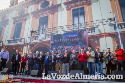 La Plaza Vieja ha vivido una gran jornada con música, juegos infantiles, degustaciones, muestra de tomates y venta con fines solidarios Fot