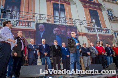 La Plaza Vieja ha vivido una gran jornada con música, juegos infantiles, degustaciones, muestra de tomates y venta con fines solidarios Fot