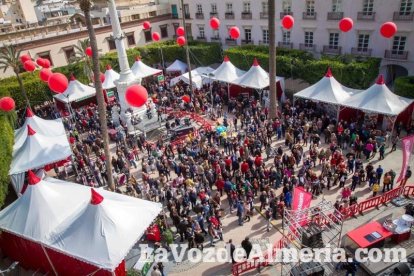 La Plaza Vieja ha vivido una gran jornada con música, juegos infantiles, degustaciones, muestra de tomates y venta con fines solidarios Fot